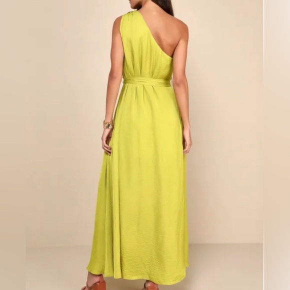 Lulus Goddess Aura NWT size XS Chartreuse Satin One-Shoulder Maxi Dress No Belt - Picture 2 of 13